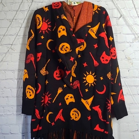🆕️NWT Disney Hocus Pocus Dani Hooded Fringe Halloween Witch Cardigan Size Small - Picture 15 of 16